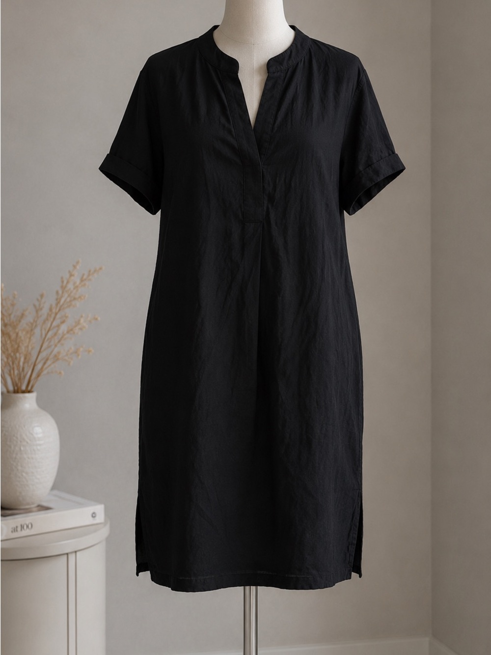 Women’s Black Solid V-Neck Short Sleeve Shift Knee Length Pullover Dress Size S